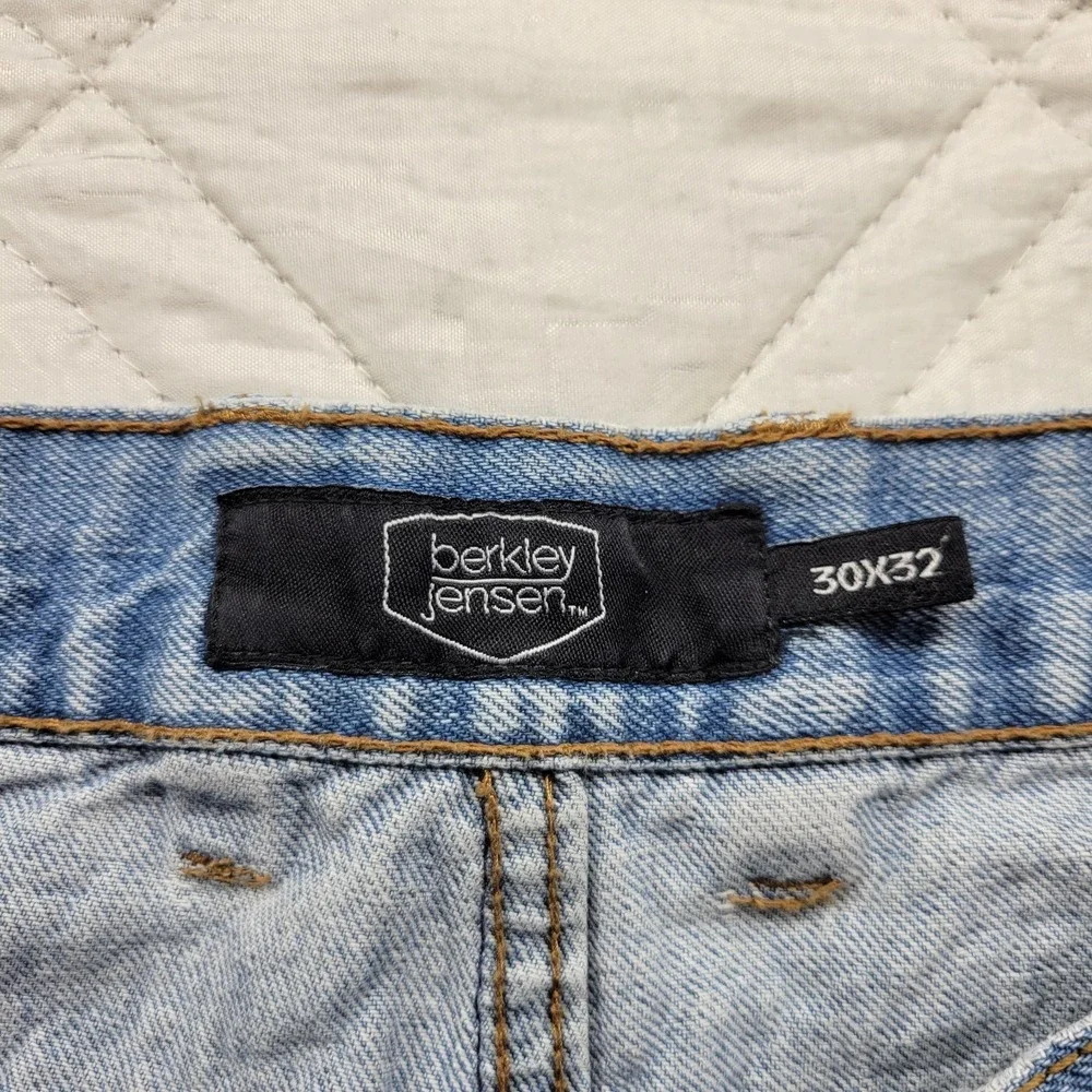 berkley‎ jensen stained and distressed blue jeans size 30X29